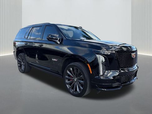 Used 2025 Cadillac Escalade V image 3