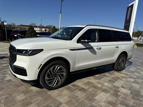 New 2026 Lincoln Navigator L Reserve AWD/4WD image 4