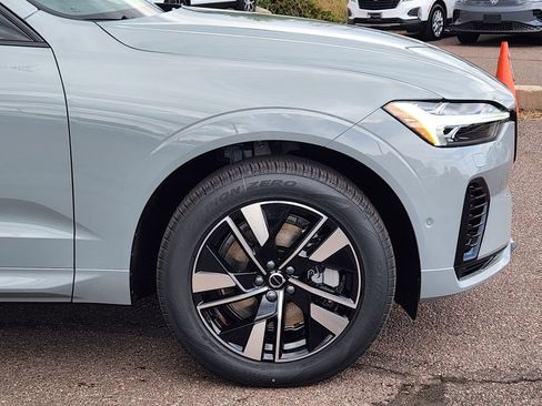 New 2026 Volvo XC60 T8 Plus w/ Protection Package Premier AWD/4WD image 29