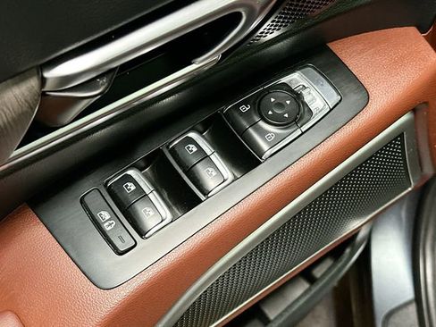 Used 2023 Kia Telluride EX w/ EX Captain's Chair Package image 18