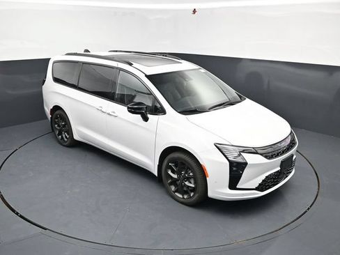 New 2027 Chrysler Pacifica Limited AWD/4WD image 37