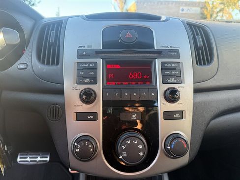 Used 2010 Kia Forte SX image 17