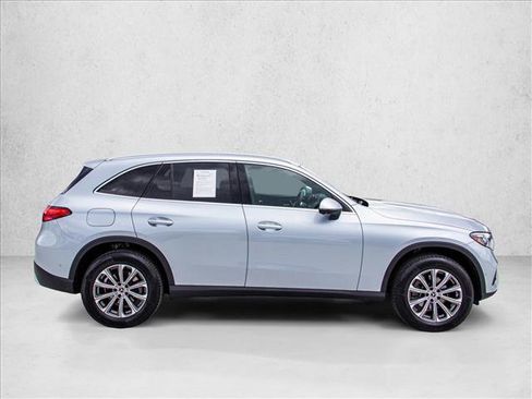 Used 2023 Mercedes-Benz GLC 300 4MATIC image 4