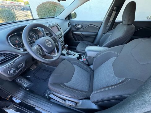 Used 2020 Jeep Cherokee Latitude FWD image 10