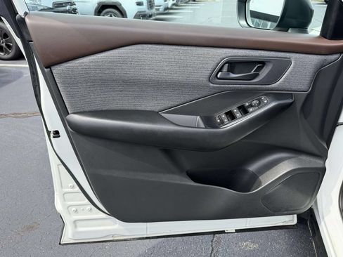 Used 2023 Nissan Rogue S FWD image 16