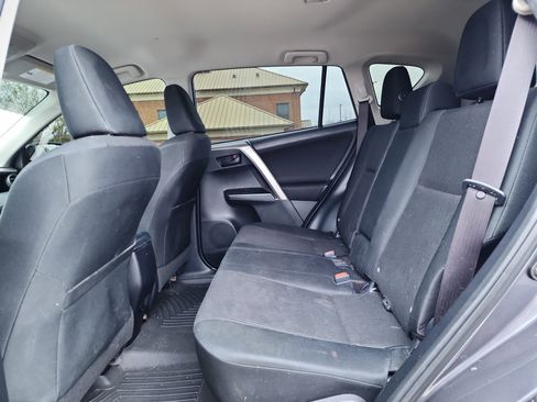 Used 2018 Toyota RAV4 LE image 11