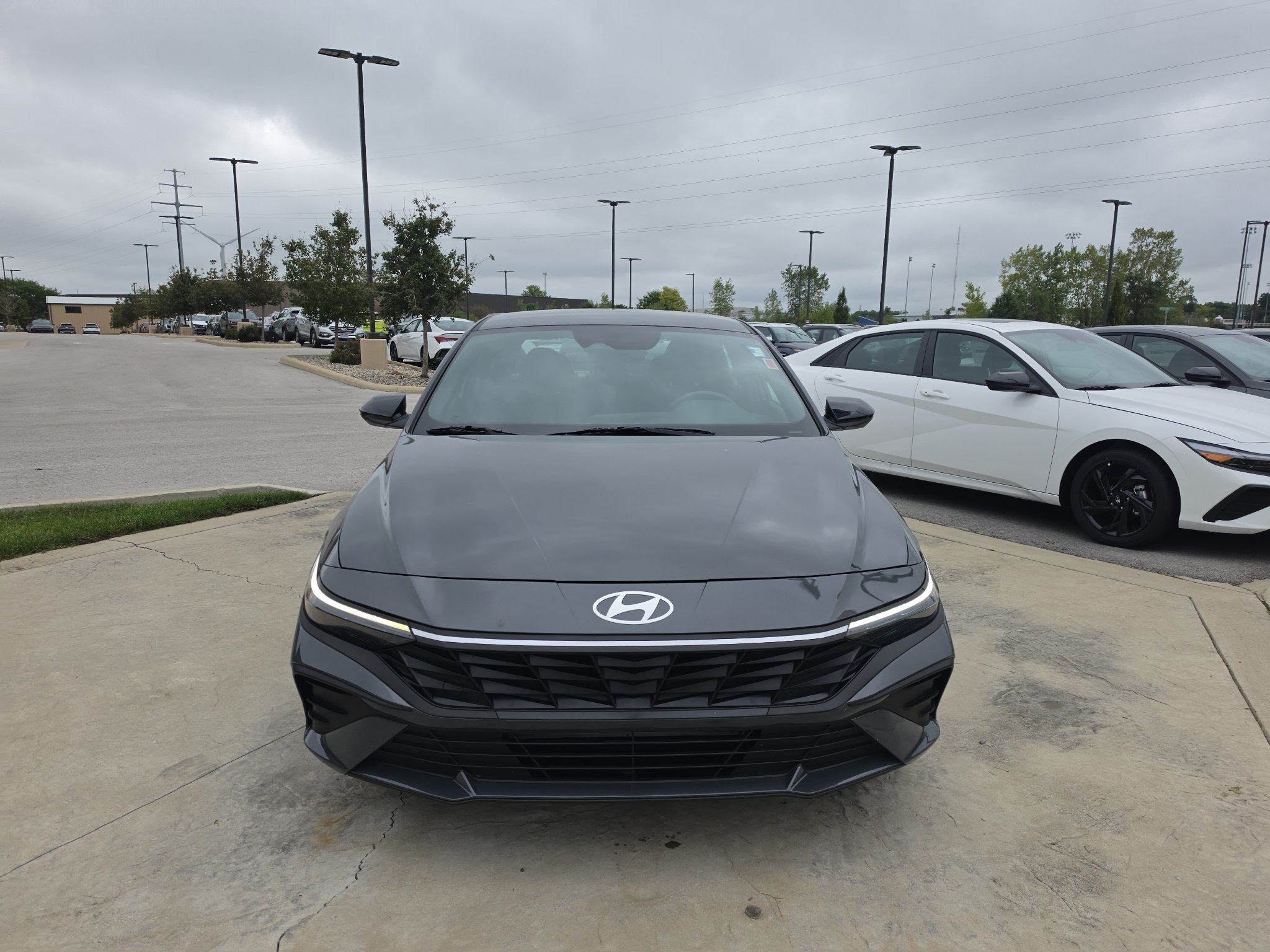 Used 2025 Hyundai Elantra Sport FWD image 2