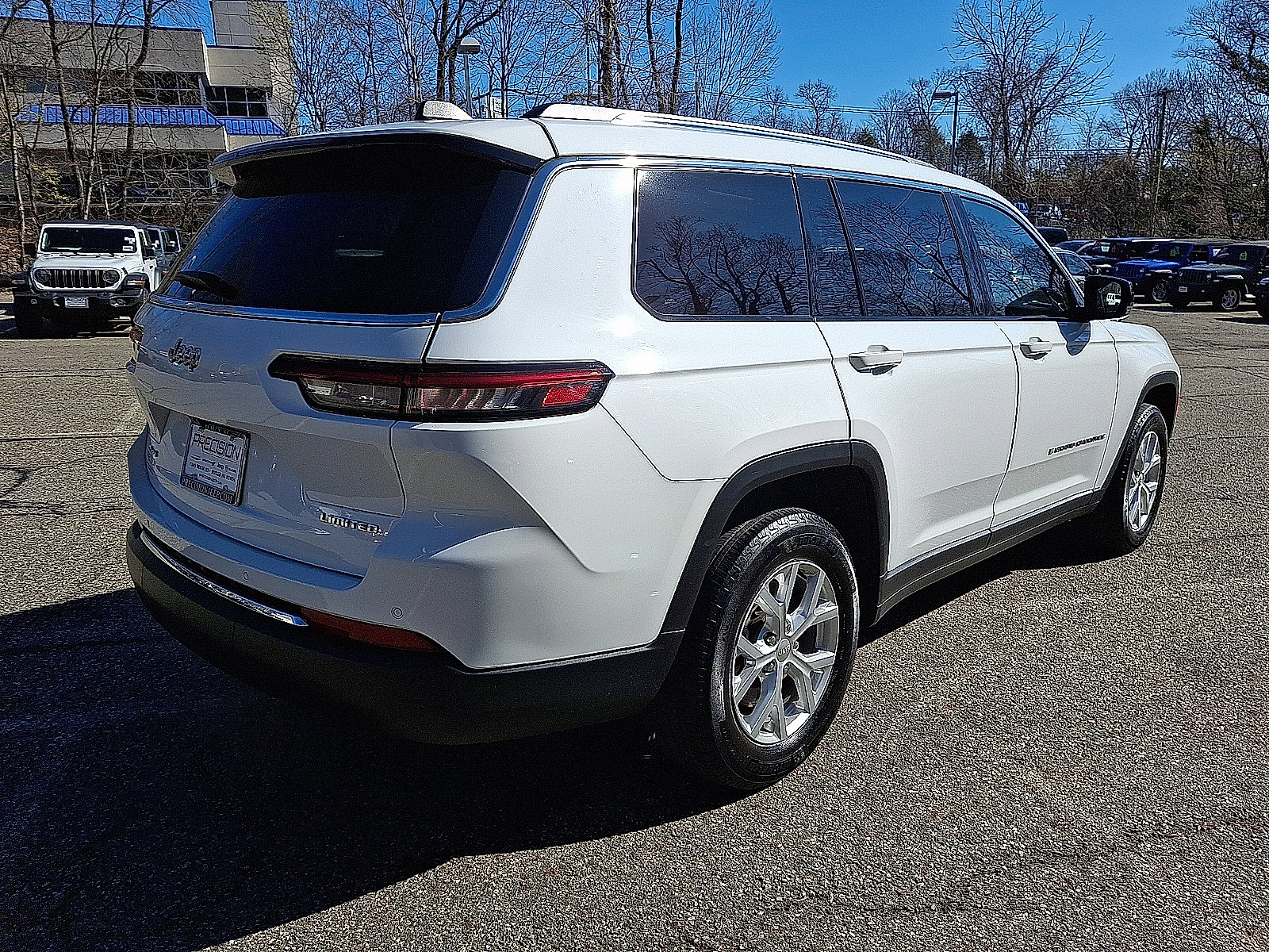 Used 2023 Jeep Grand Cherokee L Limited AWD/4WD image 7