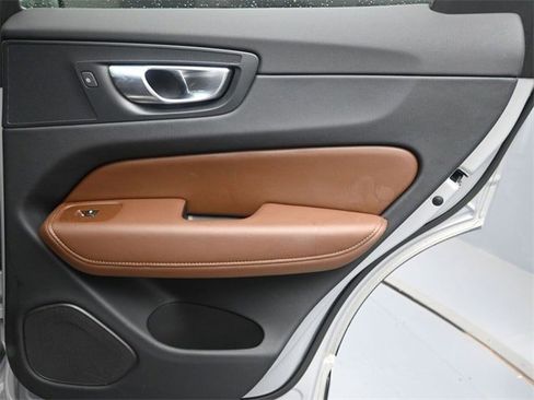 Used 2023 Volvo XC60 B5 Ultimate w/ Protection Package Premier FWD image 28