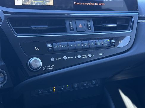 Used 2023 Lexus ES 300h Ultra Luxury image 34