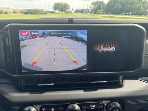 Used 2024 Jeep Wrangler Unlimited Sahara w/ Technology Group AWD/4WD image 25