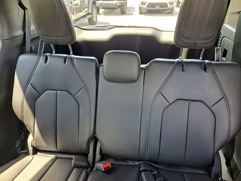 New 2025 Chrysler Voyager LX image 21