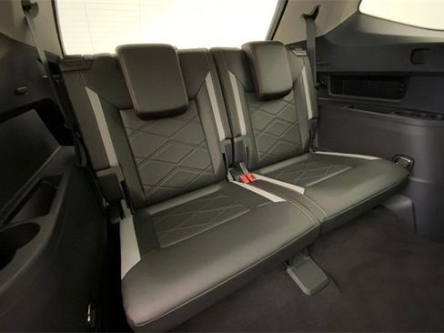 Certified 2025 Volkswagen Atlas Peak Edition SE image 28