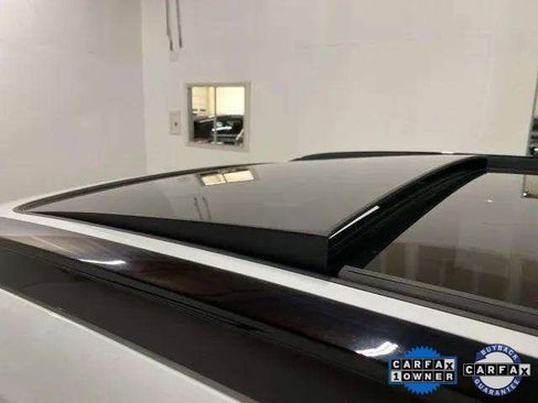 Used 2025 Volvo XC40 B5 Plus image 26