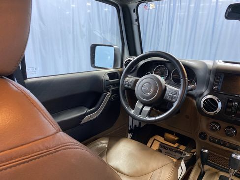 Certified 2015 Jeep Wrangler Unlimited Sahara w/ Dual Top Group image 29