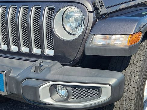 Used 2022 Jeep Wrangler Unlimited Sahara w/ Cold Weather Group AWD/4WD image 9