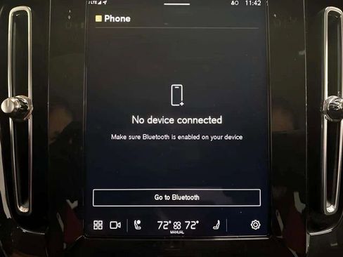 Used 2025 Volvo XC40 B5 Plus image 47