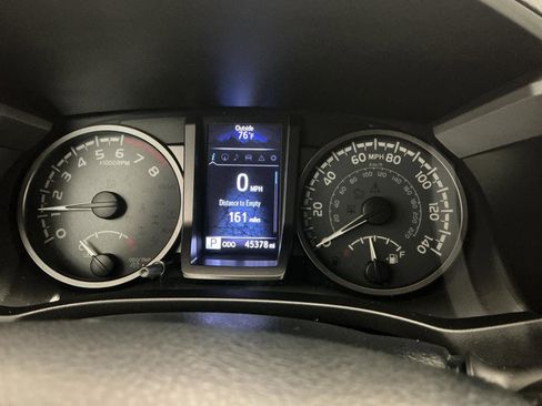 Used 2019 Toyota Tacoma SR5 AWD/4WD image 16