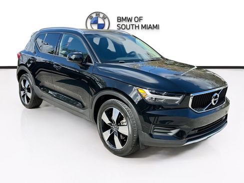 Used 2020 Volvo XC40 T5 Momentum w/ Protection Package Premier image 1