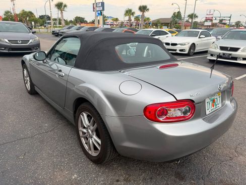 Used 2009 MAZDA MX-5 Miata Sport RWD image 5