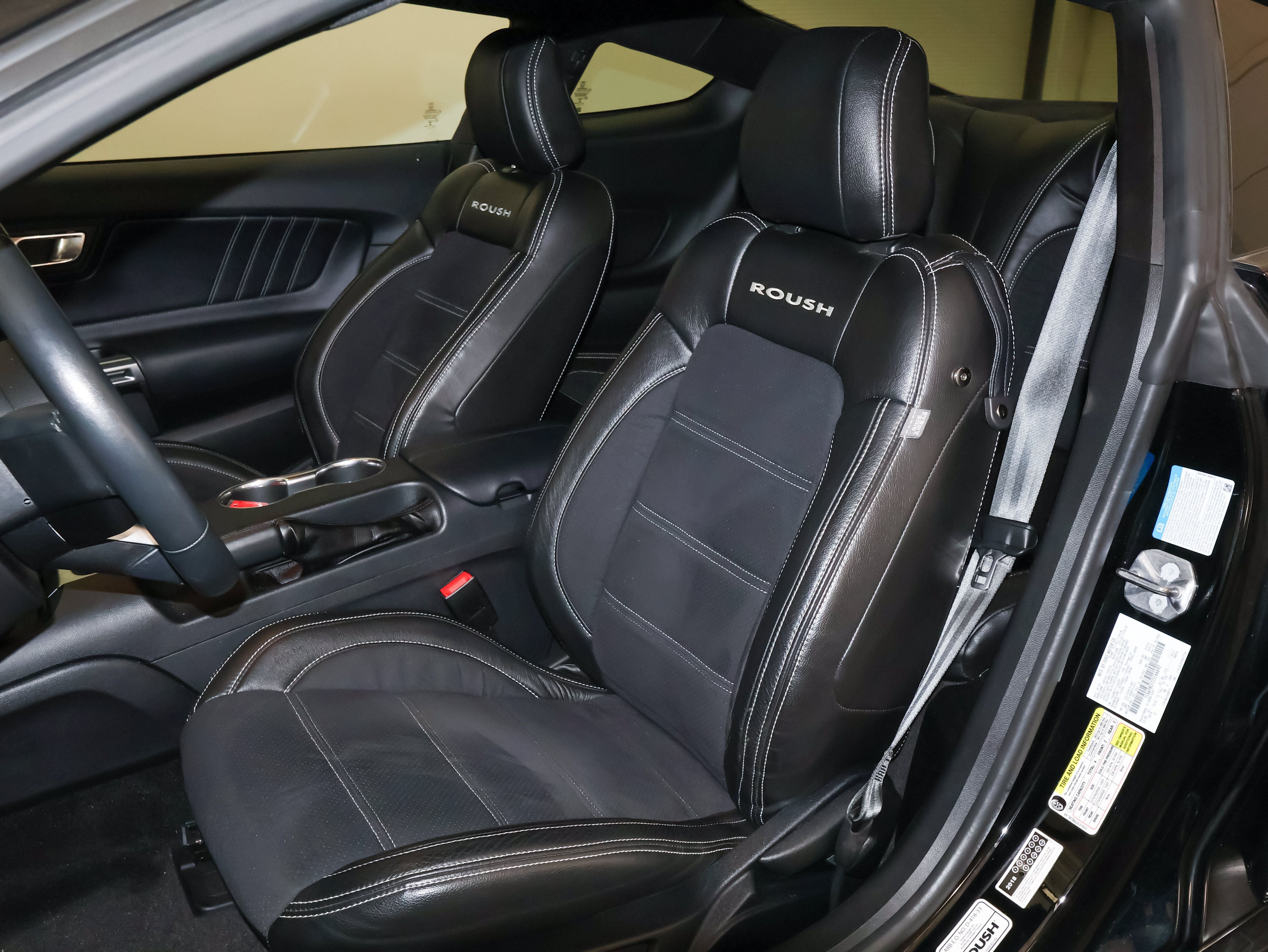 Used 2018 Ford Mustang GT Premium w/ GT Performance Package RWD image 14