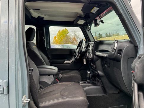 Used 2015 Jeep Wrangler Unlimited Sahara w/ Connectivity Group image 5