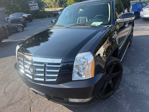 Used 2011 Cadillac Escalade AWD image 26