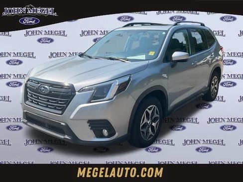 Used 2023 Subaru Forester Premium AWD/4WD image 1