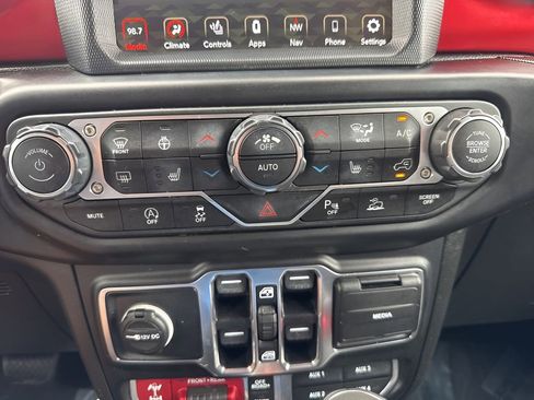 Used 2022 Jeep Wrangler Unlimited Rubicon w/ Steel Bumper Group image 19