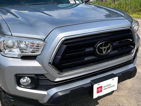Certified 2023 Toyota Tacoma SR5 AWD/4WD image 25