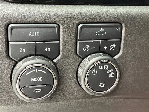 Used 2024 Chevrolet Silverado 1500 LT AWD/4WD image 25