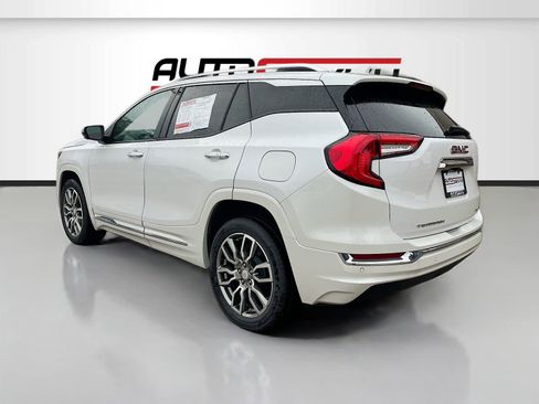 Used 2024 GMC Terrain Denali w/ Denali Premium Package AWD/4WD image 5
