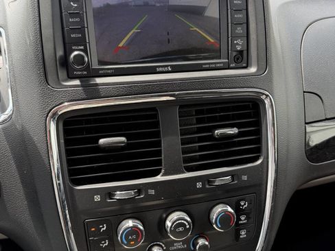 Used 2014 Dodge Grand Caravan SXT w/ UConnect Hands-Free Group FWD image 20