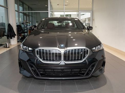 New 2026 BMW i5 eDrive40 w/ M Sport Package image 2