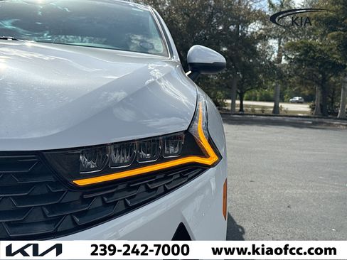 Used 2022 Kia K5 LXS image 9