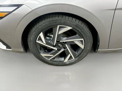 Used 2025 Hyundai Elantra SEL FWD image 8