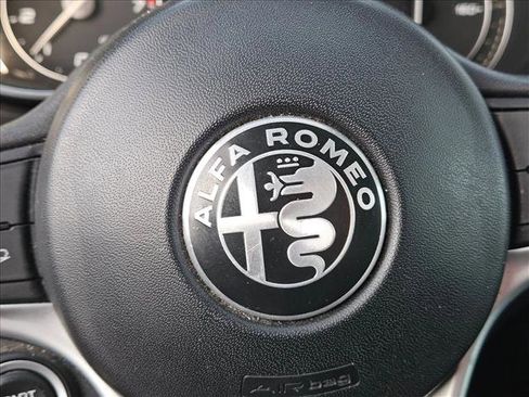 Used 2019 Alfa Romeo Stelvio image 11