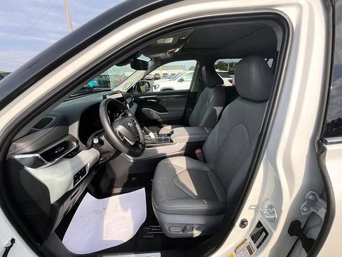 Used 2026 Toyota Highlander Limited AWD/4WD image 16