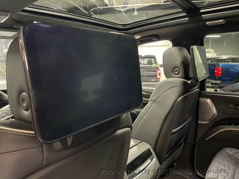 Used 2024 Cadillac Escalade Premium Luxury Platinum image 22