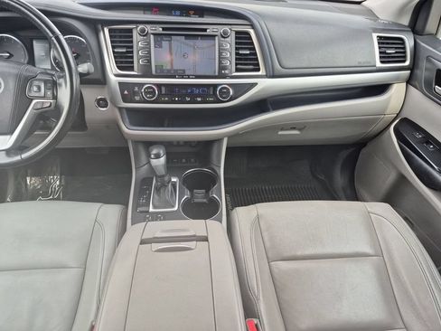 Used 2018 Toyota Highlander XLE AWD/4WD image 19