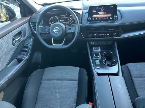 Used 2023 Nissan Rogue SV image 9