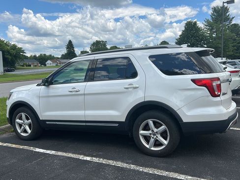 Used 2016 Ford Explorer XLT w/ Equipment Group 202A AWD/4WD image 3