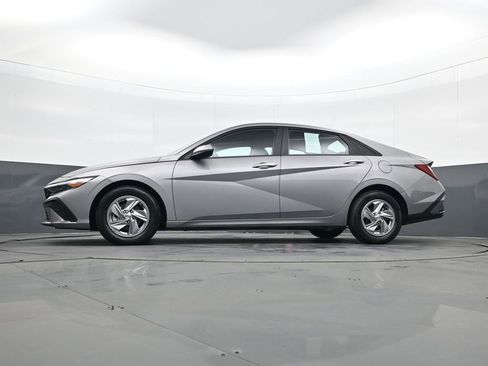 Certified 2024 Hyundai Elantra SE image 28