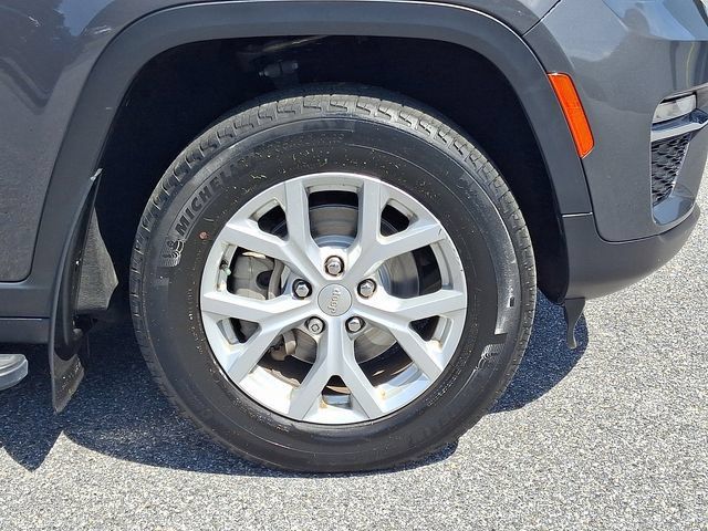 Used 2023 Jeep Grand Cherokee Limited AWD/4WD image 8