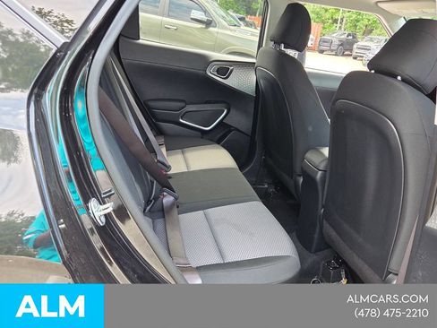 Used 2025 Kia Soul LX w/ LX Technology Package FWD image 14