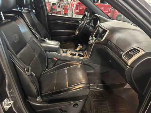 Used 2017 Jeep Grand Cherokee Overland AWD/4WD image 9
