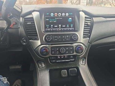 Used 2017 Chevrolet Suburban LT w/ LT Signature Package image 8