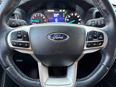 Used 2022 Ford Explorer XLT image 17