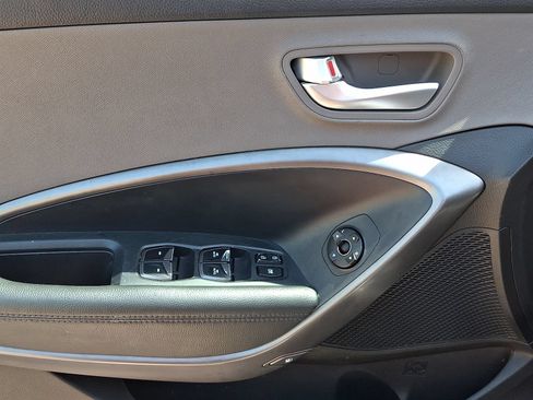 Used 2019 Hyundai Santa Fe XL SE FWD image 13