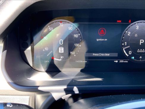 Used 2023 Land Rover Defender 110 SE image 24